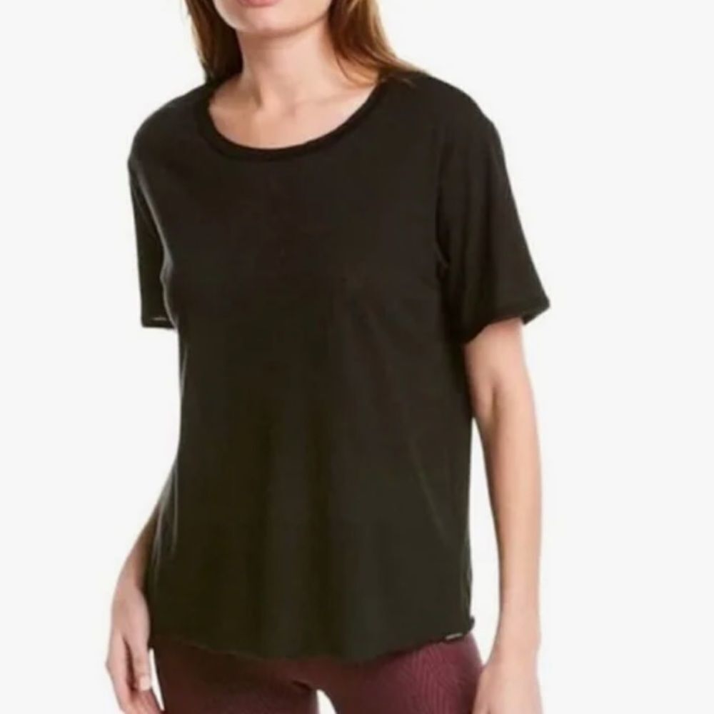 Koral Essential T-Shirt in black BNWT